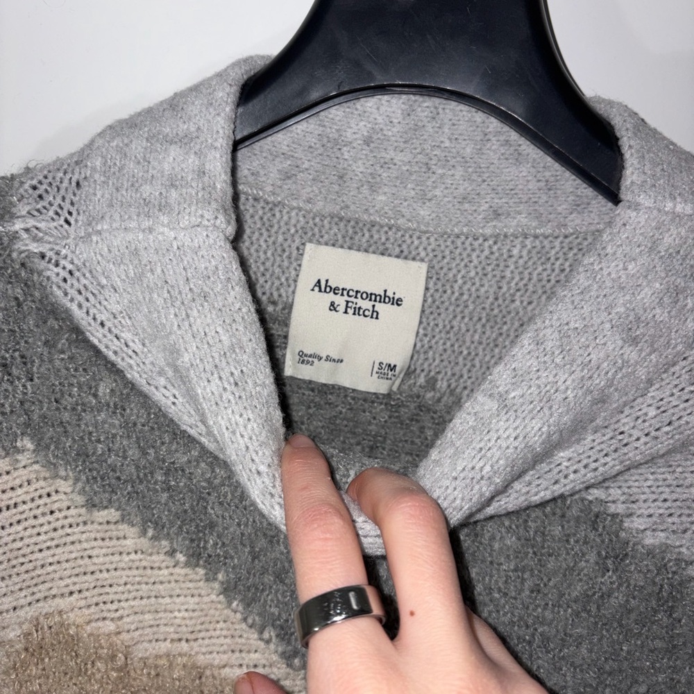 Abercrombie Mock Neck Color-block Sweater - Picture 3 of 4